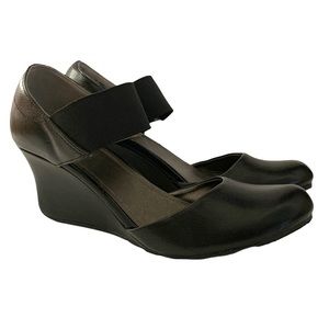 Kenneth Cole Reaction Black Wedge Shoes